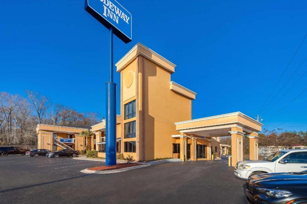 Rodeway Inn 兰伯顿 外观 照片