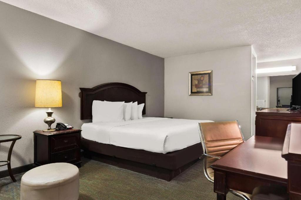 Rodeway Inn 兰伯顿 外观 照片